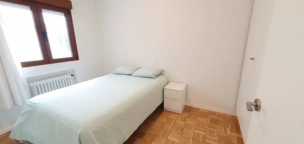 Schlafzimmer von Wohnungen zur Miete in Madrid mit Klimaanlage, Heizung und Parkett