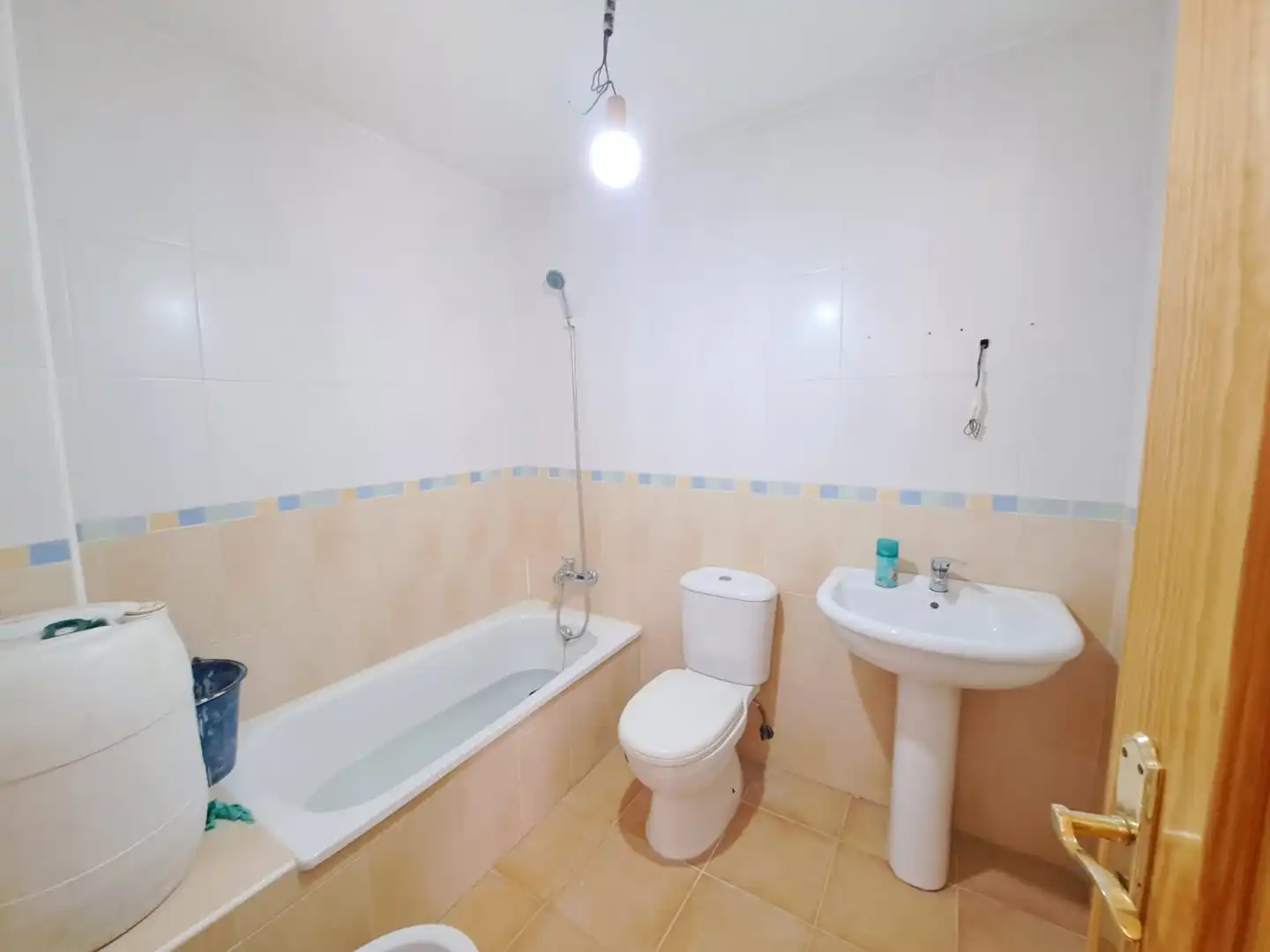 Bany de Pis en venda en Cijuela amb Traster
