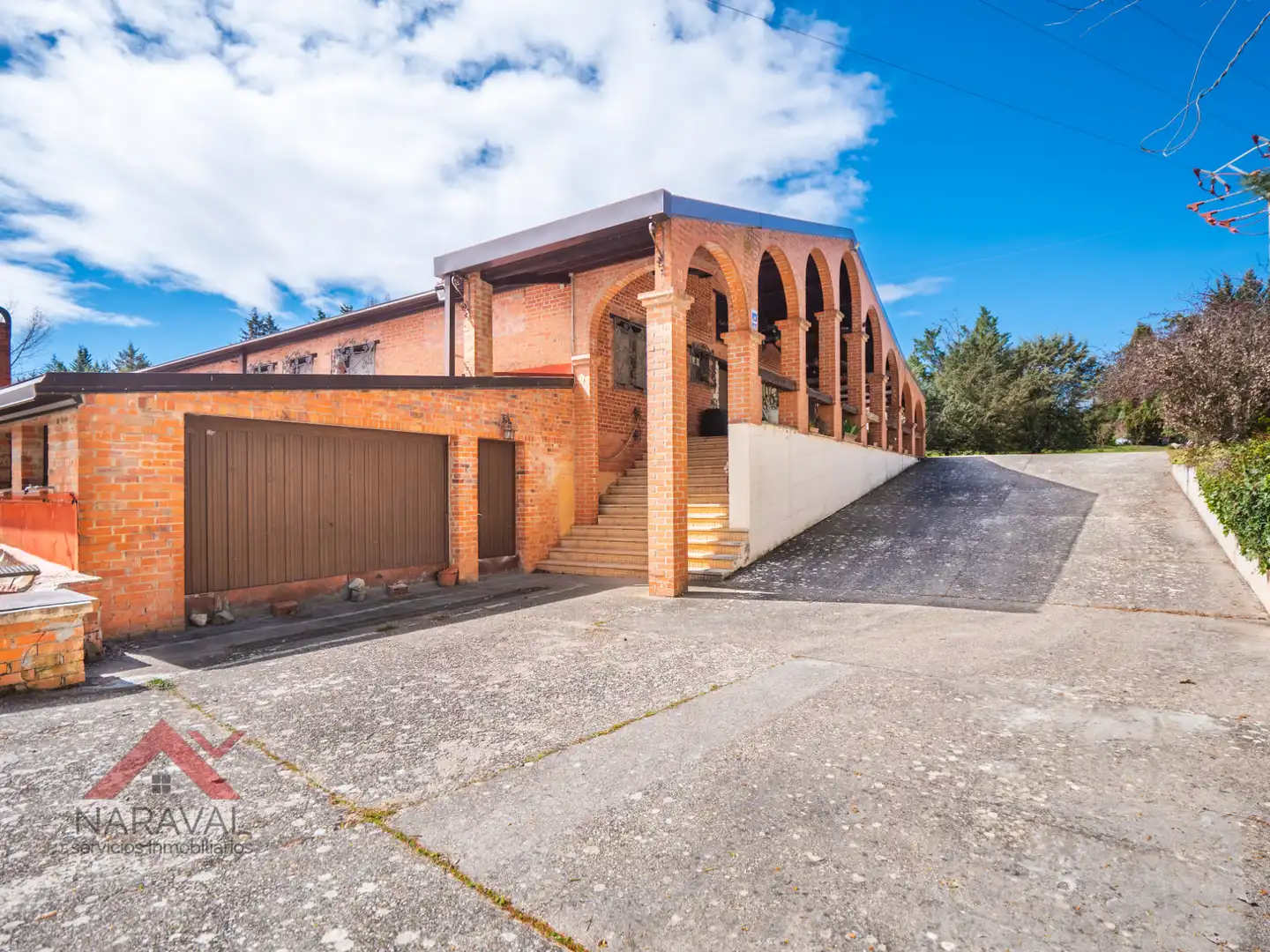 Vista exterior de Casa o xalet en venda en Burgo de Osma - Ciudad de Osma amb Calefacció, Jardí privat i Terrassa