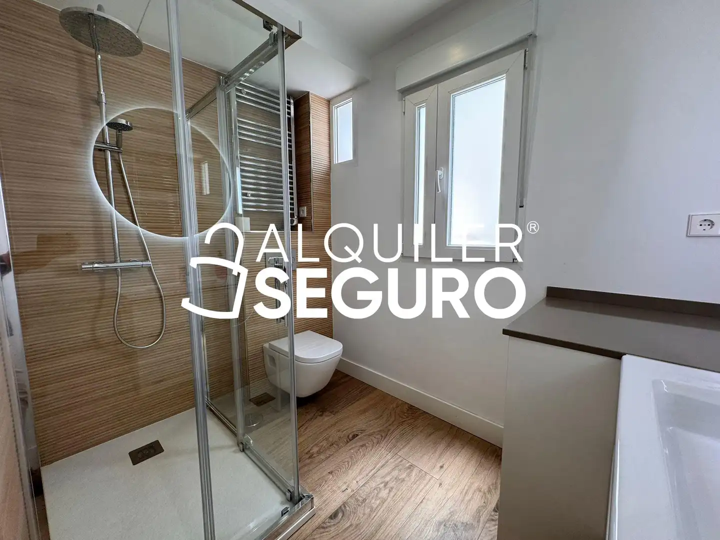 Bany de Pis de lloguer en Madrid amb Aire condicionat, Calefacció i Terrassa