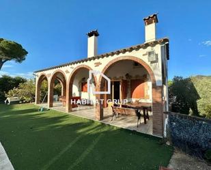 Vista exterior de Casa o xalet en venda en Tordera amb Aire condicionat, Terrassa i Piscina