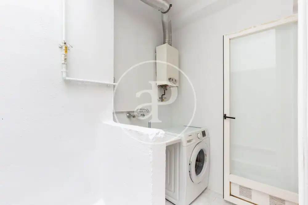 Bathroom of Flat for rent in Valencia  with Heating, Terrace and Furnished