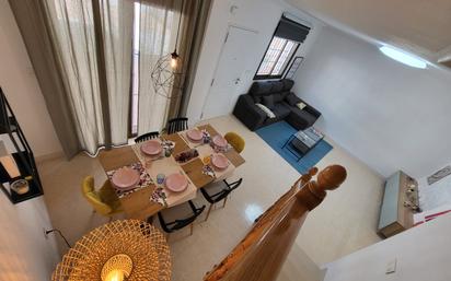 Sala d'estar de Casa adosada en venda en San Miguel de Salinas amb Jardí privat, Terrassa i Moblat