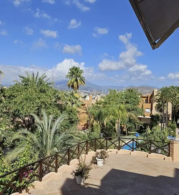 Adossat amb piscina en venda a Nueva Andalucía, imagen 2