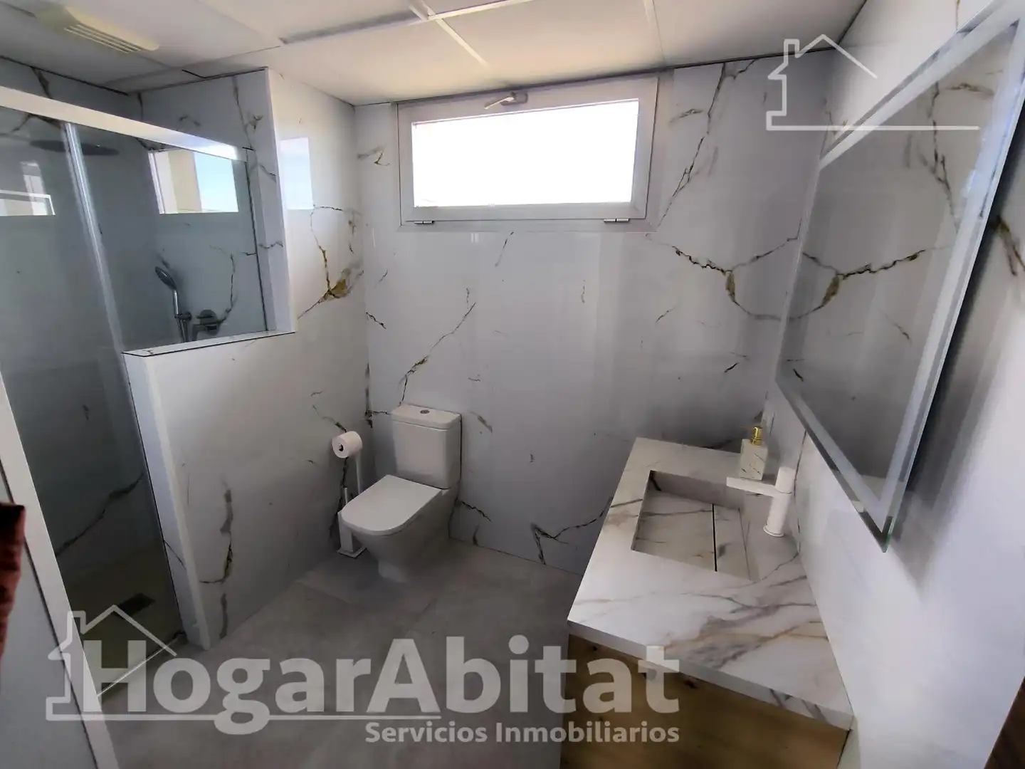 Bathroom of Attic for sale in Torrent  with Air Conditioner, Heating and Terrace