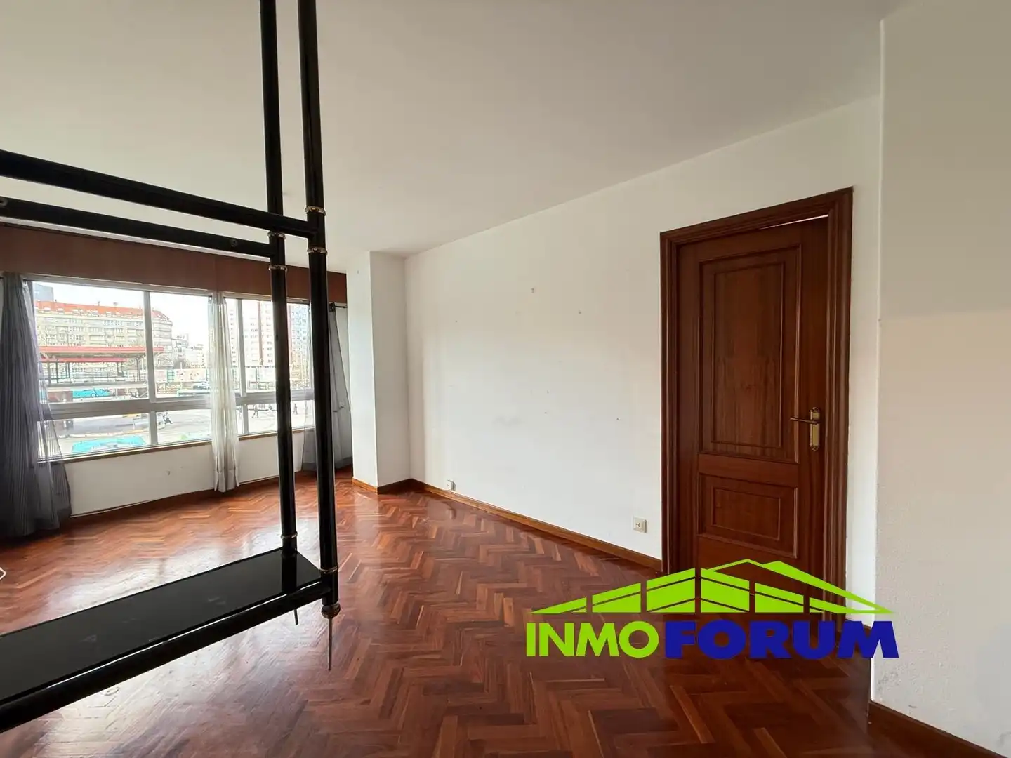 Sala d'estar de Pis en venda en A Coruña Capital  amb Traster