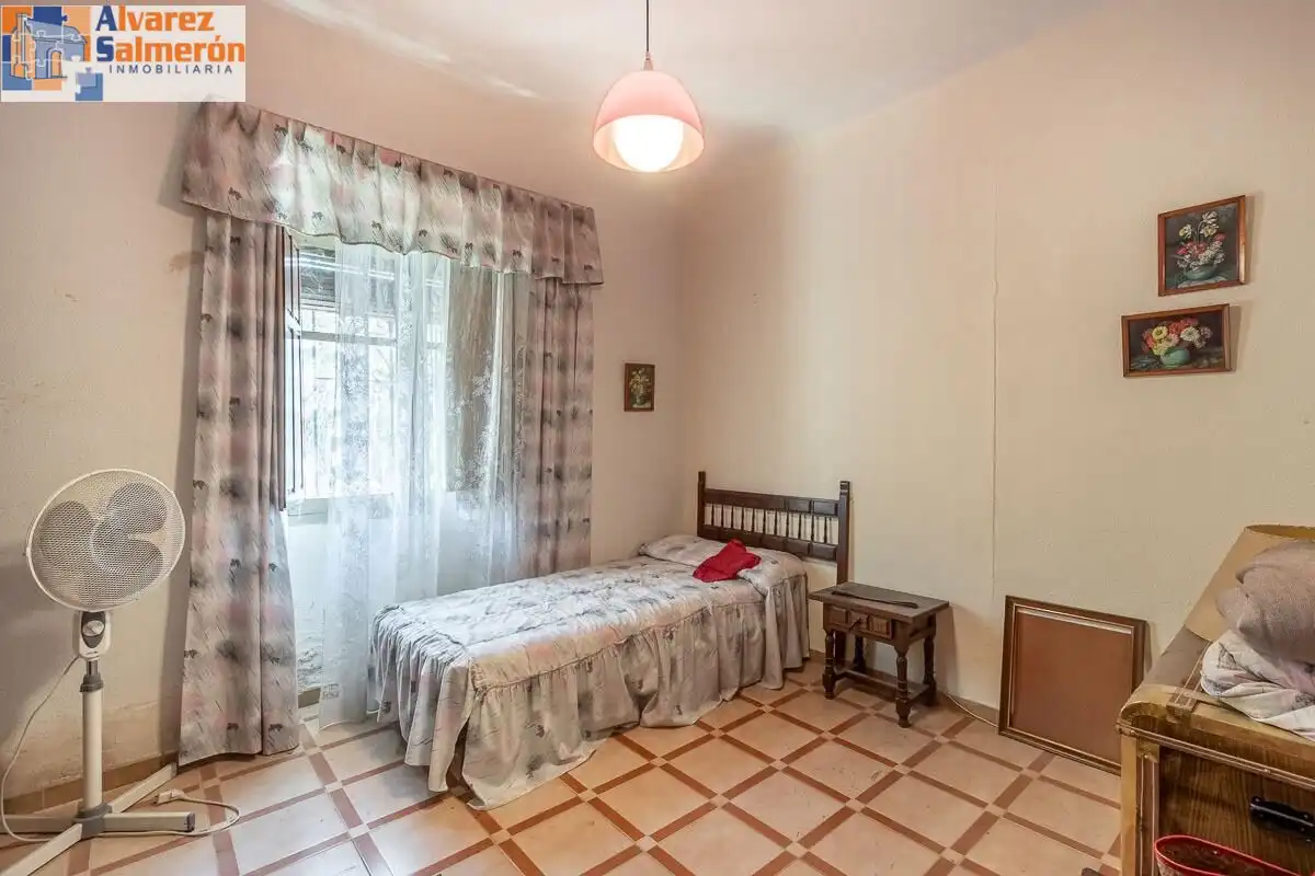 Country homes for sale in Calle CAJAR, Barrio de la Vega