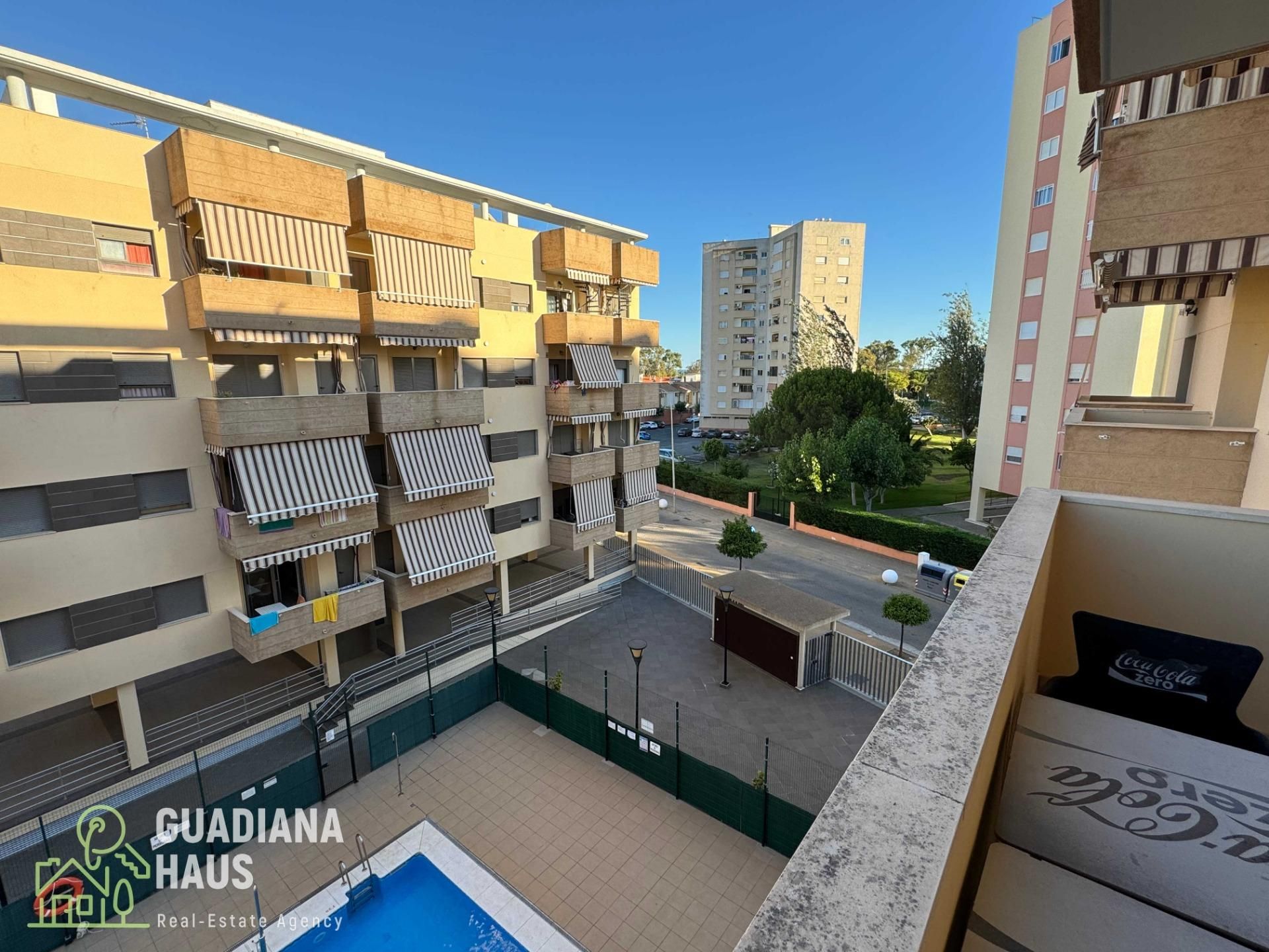 Vista exterior de Apartament en venda en Isla Cristina amb Jardí privat, Terrassa i Piscina comunitària