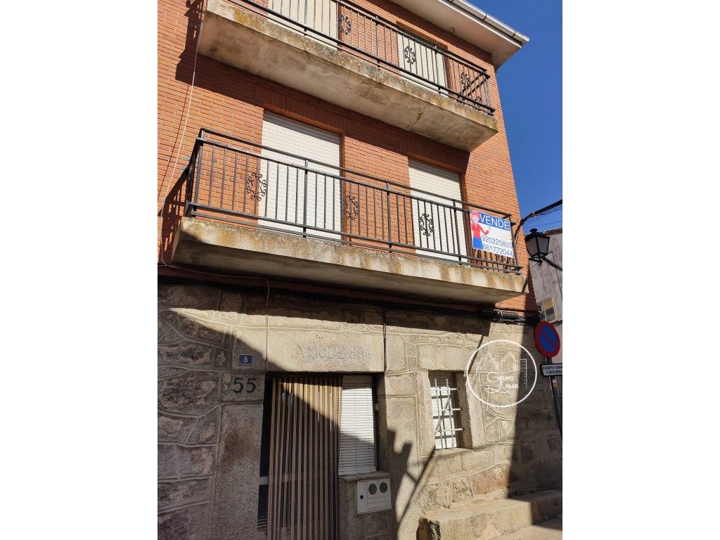 Vista exterior de Casa o xalet en venda en Navalmoral amb Terrassa