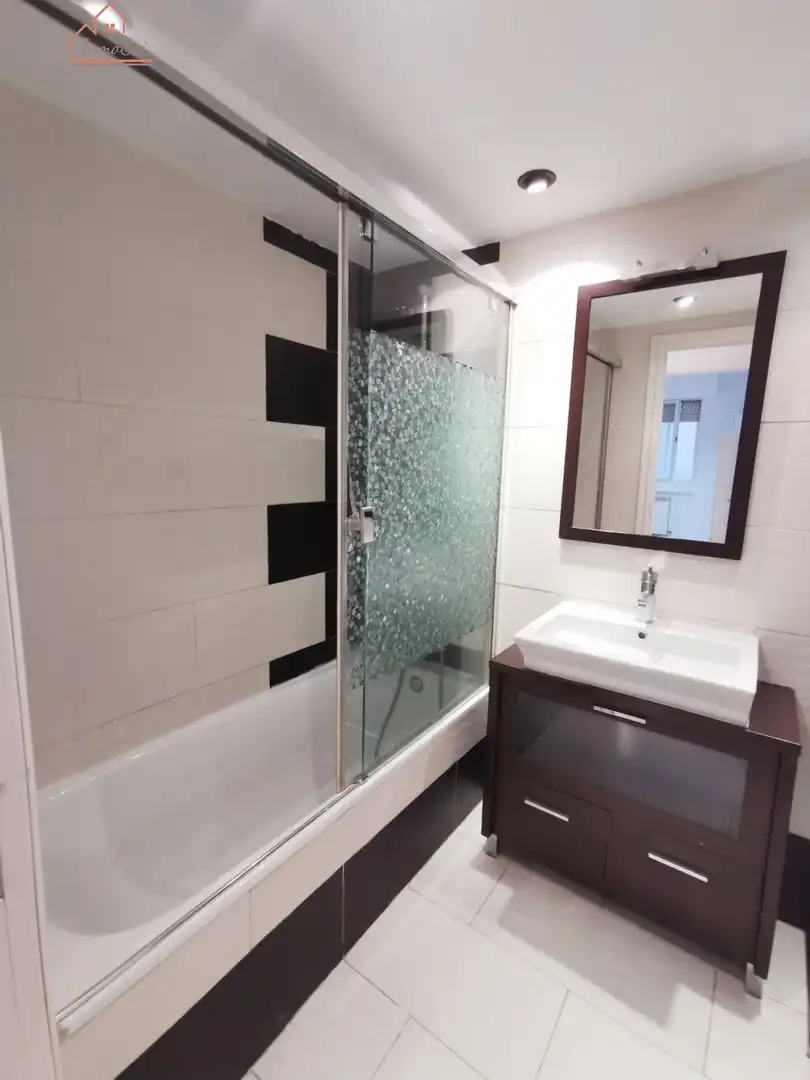 Baño de Piso de alquiler en Móstoles con Aire acondicionado, Calefacción y Terraza