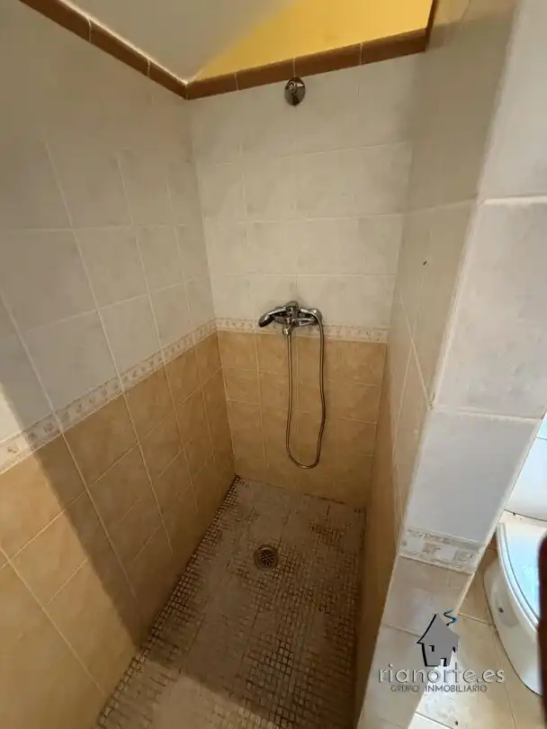 Bany de Casa o xalet en venda en Llanes amb Calefacció, Jardí privat i Terrassa