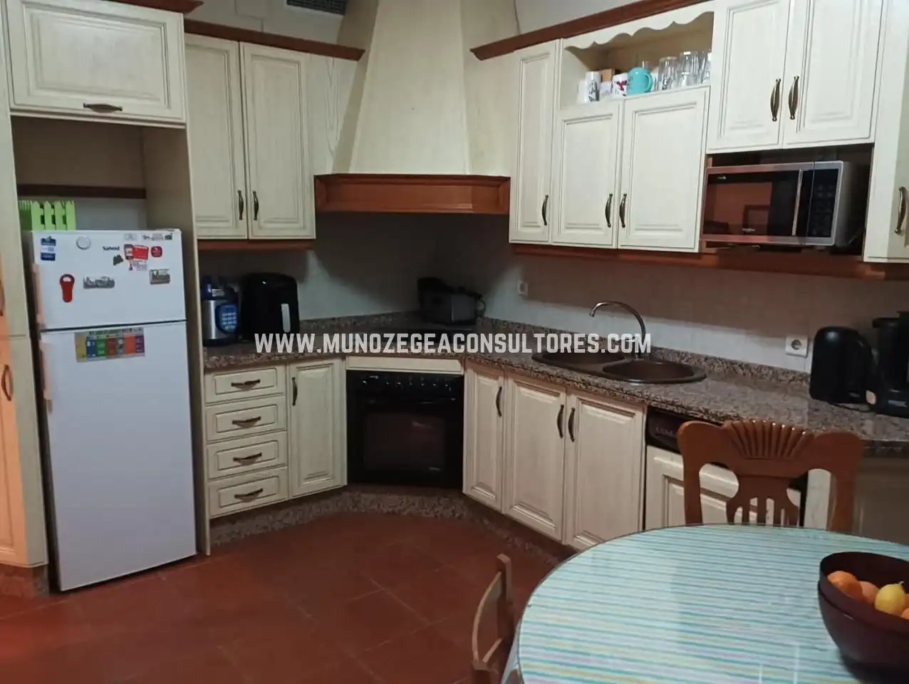 Küche von Wohnung zum Verkauf in Lucena mit Klimaanlage, Terrasse und Abstellraum