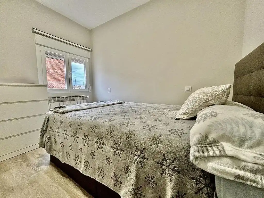 Habitación de Piso de alquiler en Madrid con Aire acondicionado y Amueblado