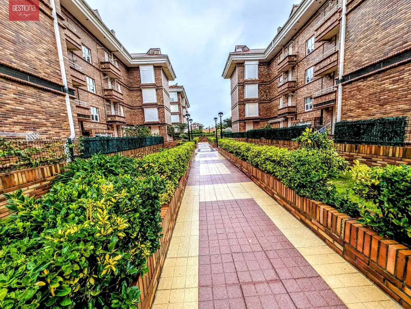 Vista exterior de Apartamento en venta en Noja con Calefacción, Terraza y Balcón