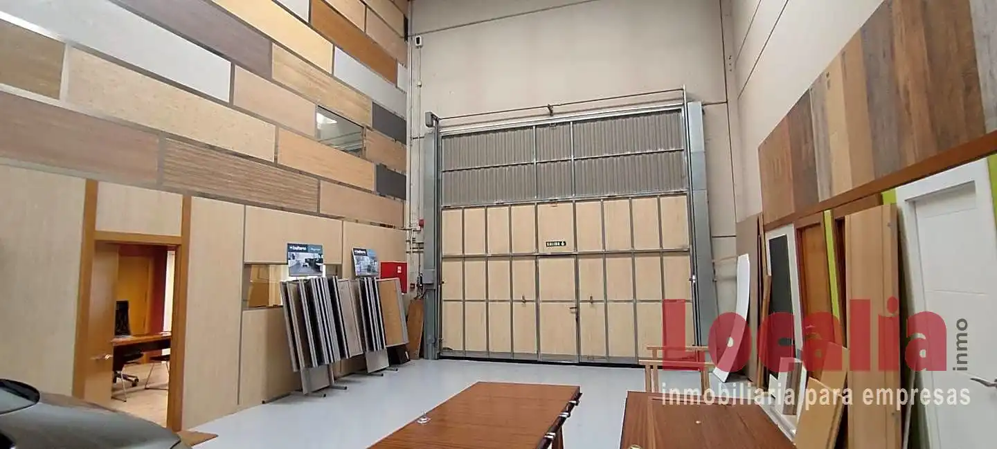 Fabrikhallen zur Miete in Los Corrales de Buelna 