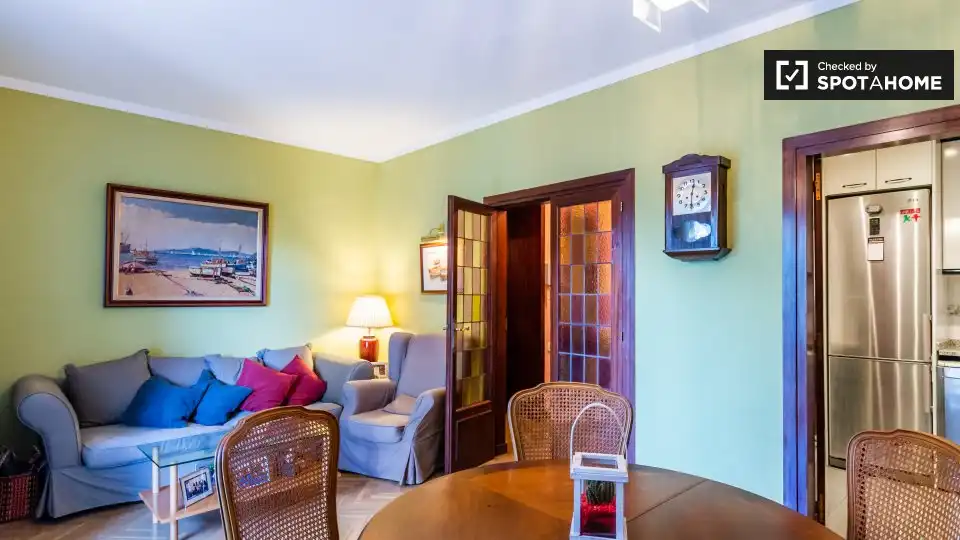 Sala de estar de Piso para compartir en Barcelona con Aire acondicionado, Calefacción y Amueblado