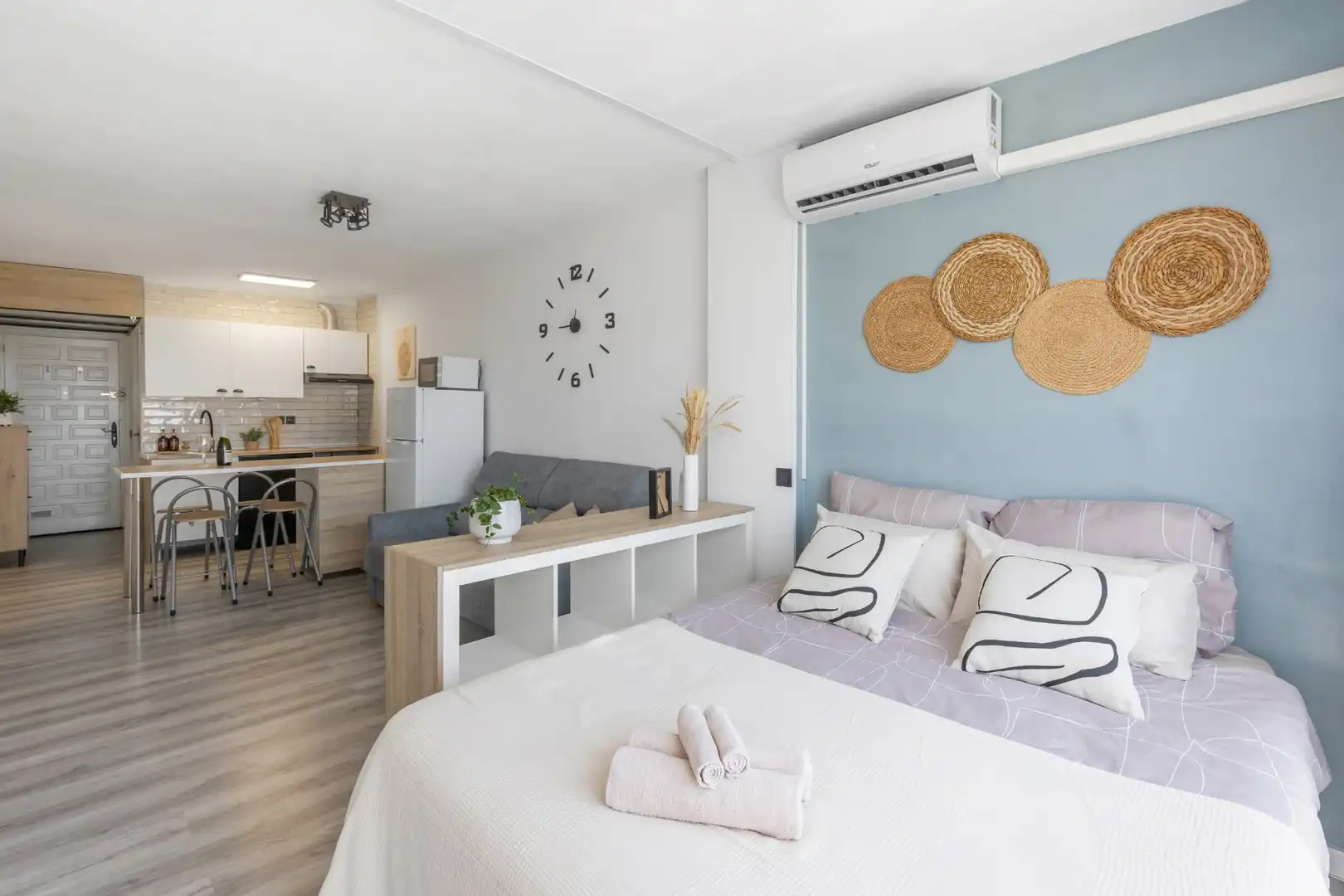 Habitación de Apartamento en venta en Torrevieja con Aire acondicionado y Terraza