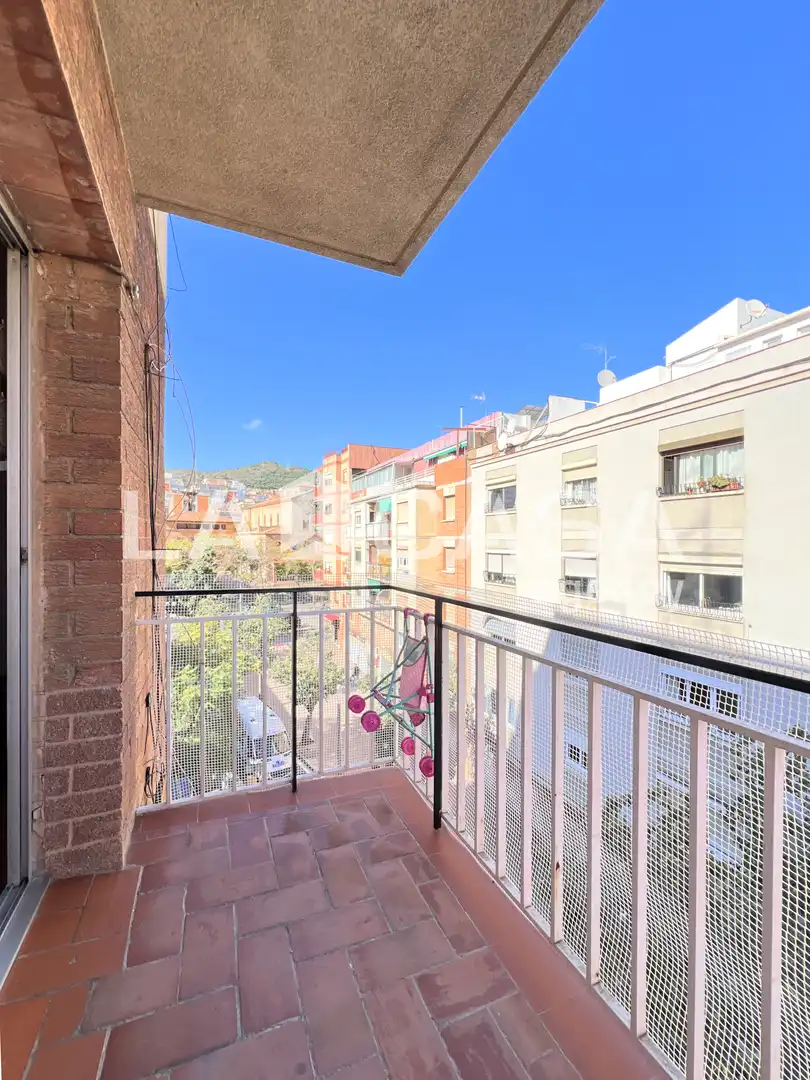 Vista exterior de Pis en venda en Barcelona amb Balcó