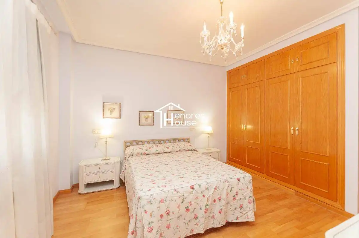 Habitación de Dúplex en venta en Alcalá de Henares con Aire acondicionado, Calefacción y Parquet