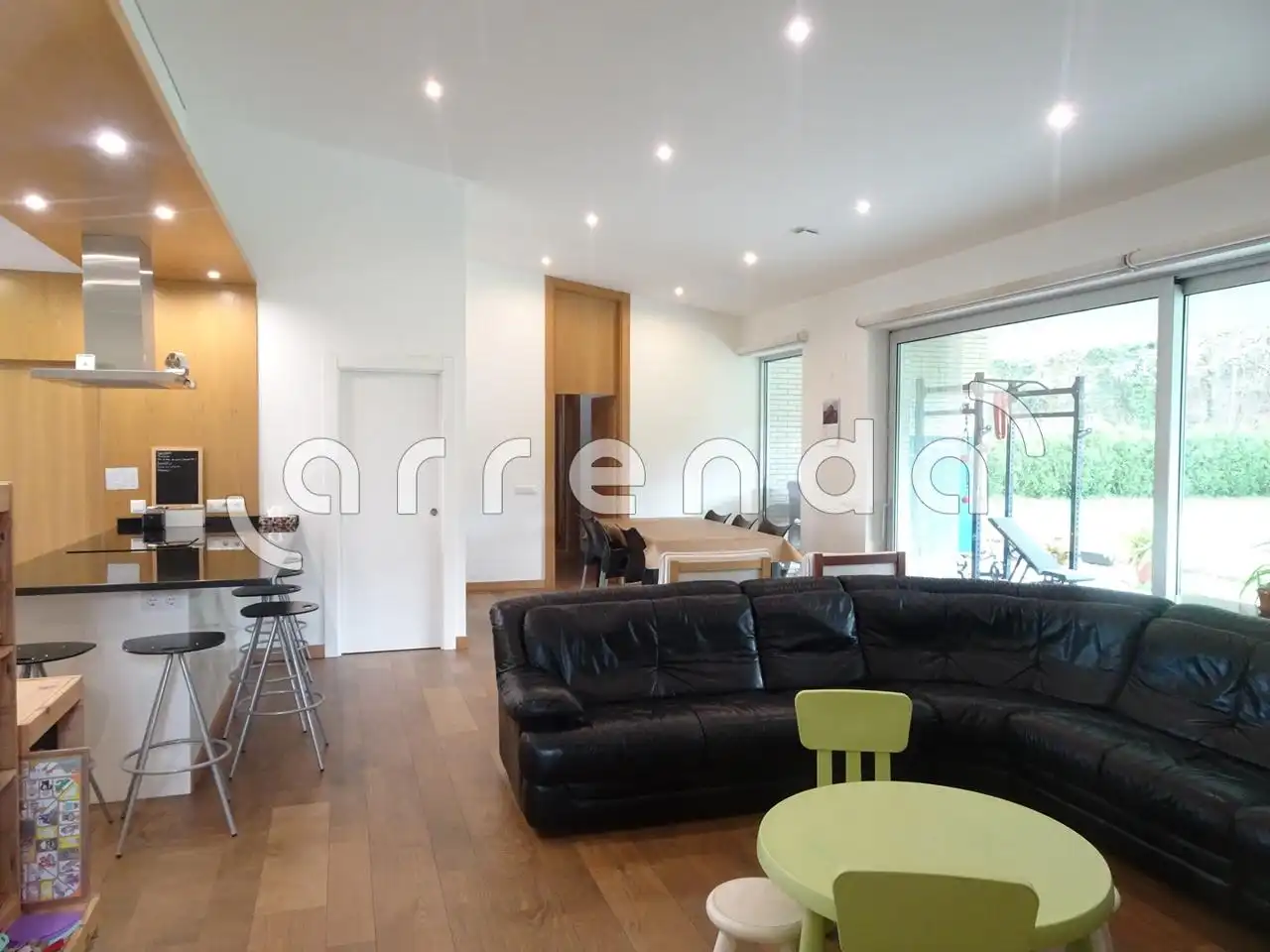 Sala d'estar de Casa o xalet de lloguer en Piélagos amb Jardí privat, Piscina i Moblat