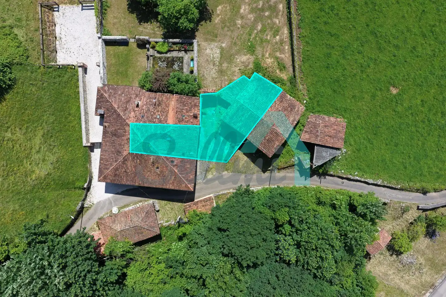 Außenansicht von Einfamilien-Reihenhaus zum Verkauf in Onís mit Heizung, Abstellraum und Balkon