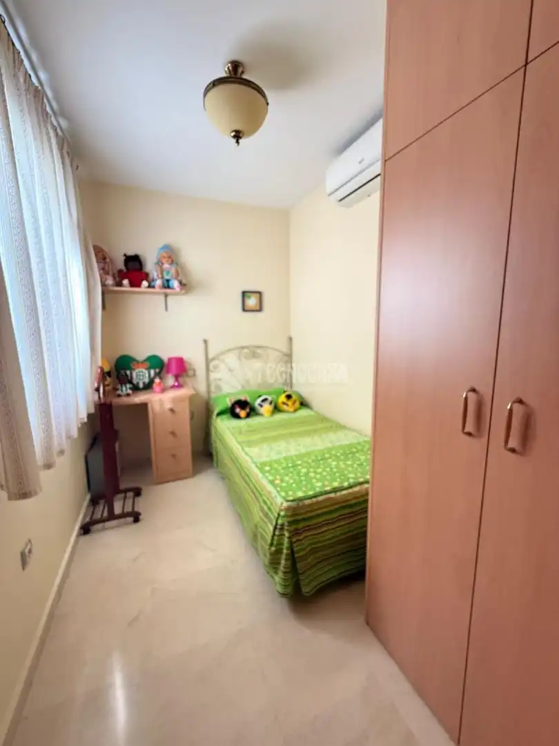 Habitación de Casa adosada en venta en Alcalá de Guadaira con Aire acondicionado y Terraza