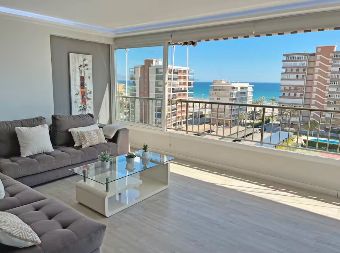 Sala de estar de Apartamento de alquiler en Alicante / Alacant con Aire acondicionado, Calefacción y Amueblado