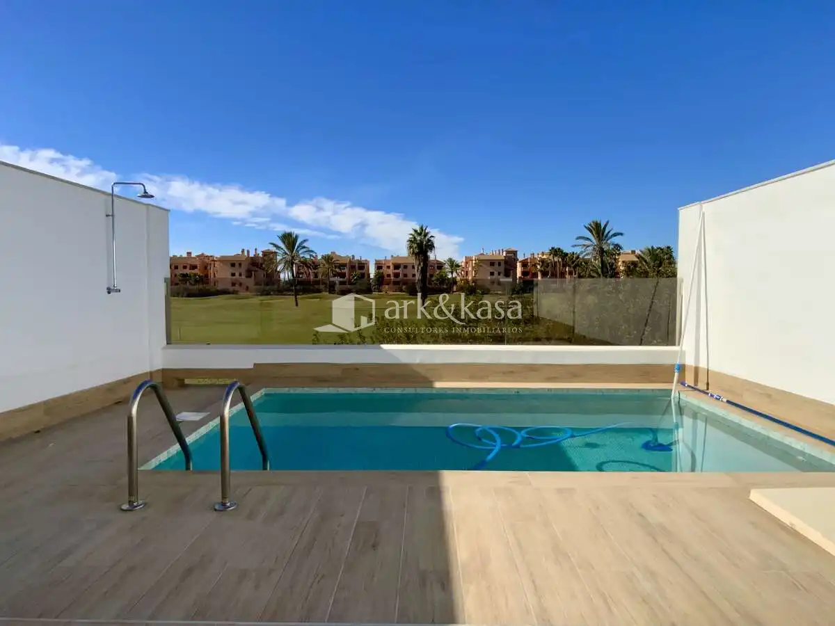 Piscina de Casa adosada en venta en Los Alcázares con Aire acondicionado, Calefacción y Terraza