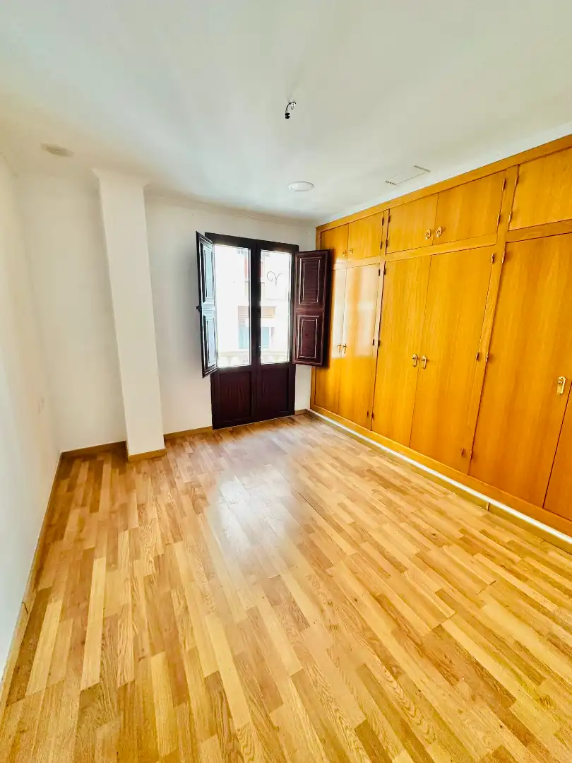 Bedroom of Flat for rent in Granada  with Air Conditioner, Heating and Parquet flooring