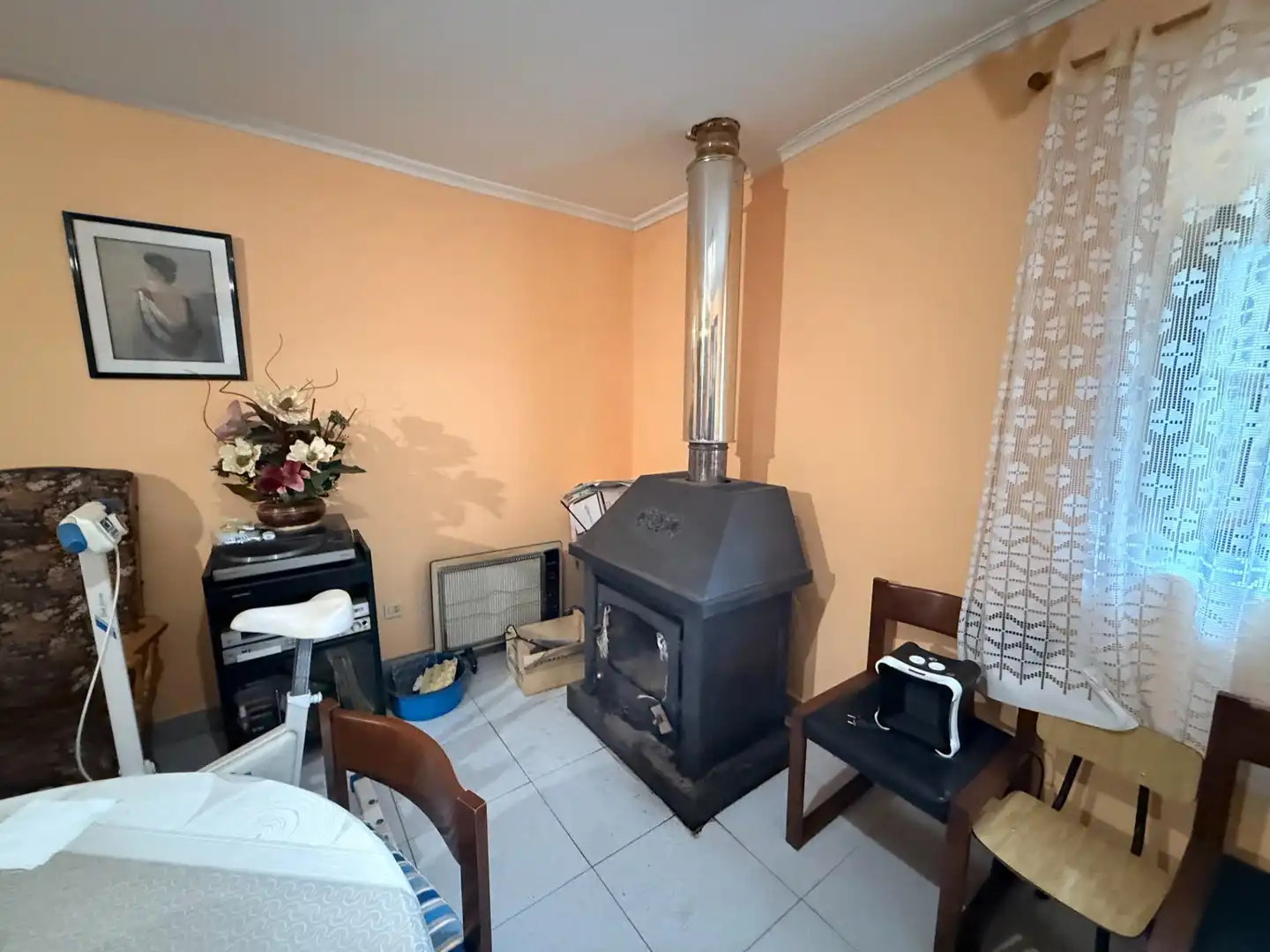 Einfamilien-Reihenhaus zum Verkauf in Rasines mit Privatgarten, Terrasse und Abstellraum