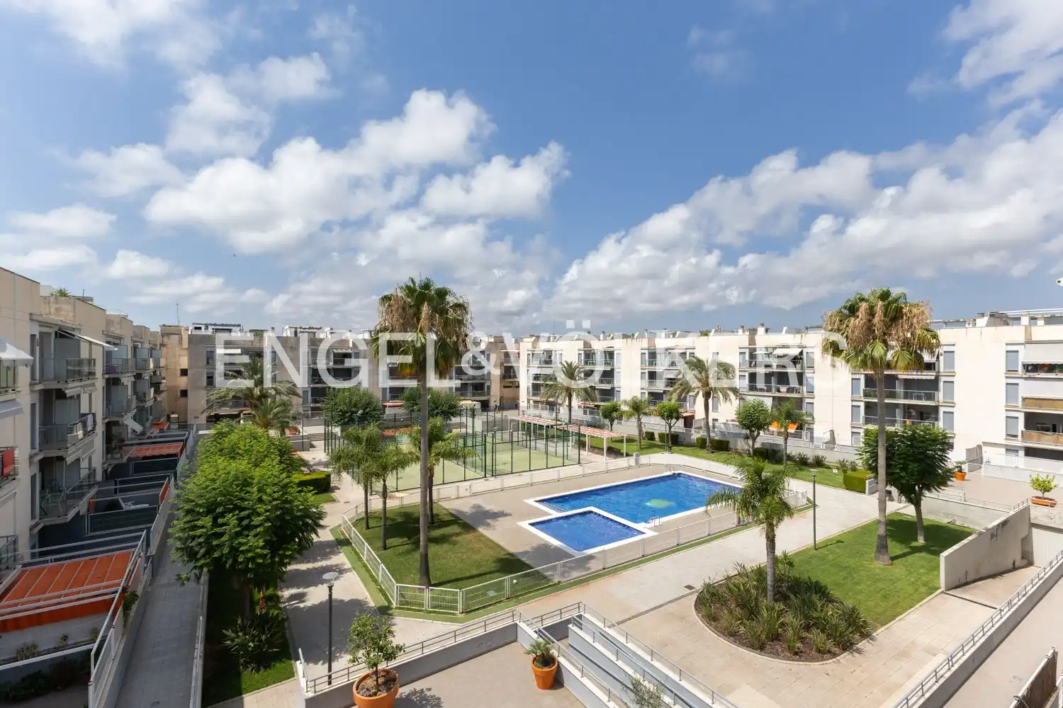 Vista exterior de Àtic de lloguer en Almenara amb Aire condicionat, Calefacció i Jardí privat