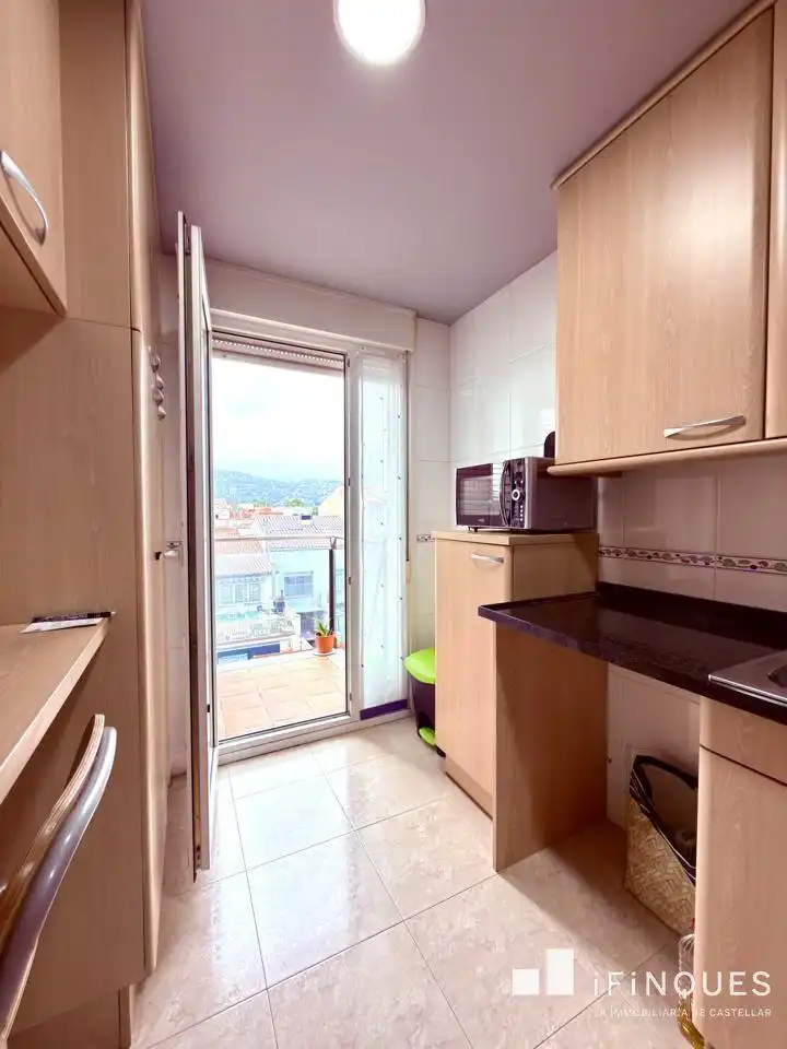 Cuina de Pis en venda en Castellar del Vallès amb Aire condicionat, Parquet i Terrassa