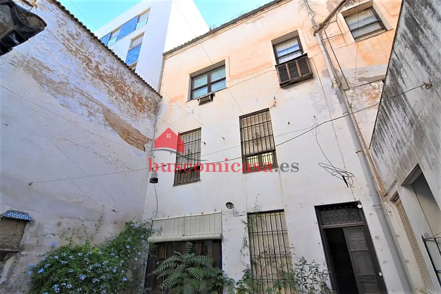 Vista exterior de Edificio en venta en Linares