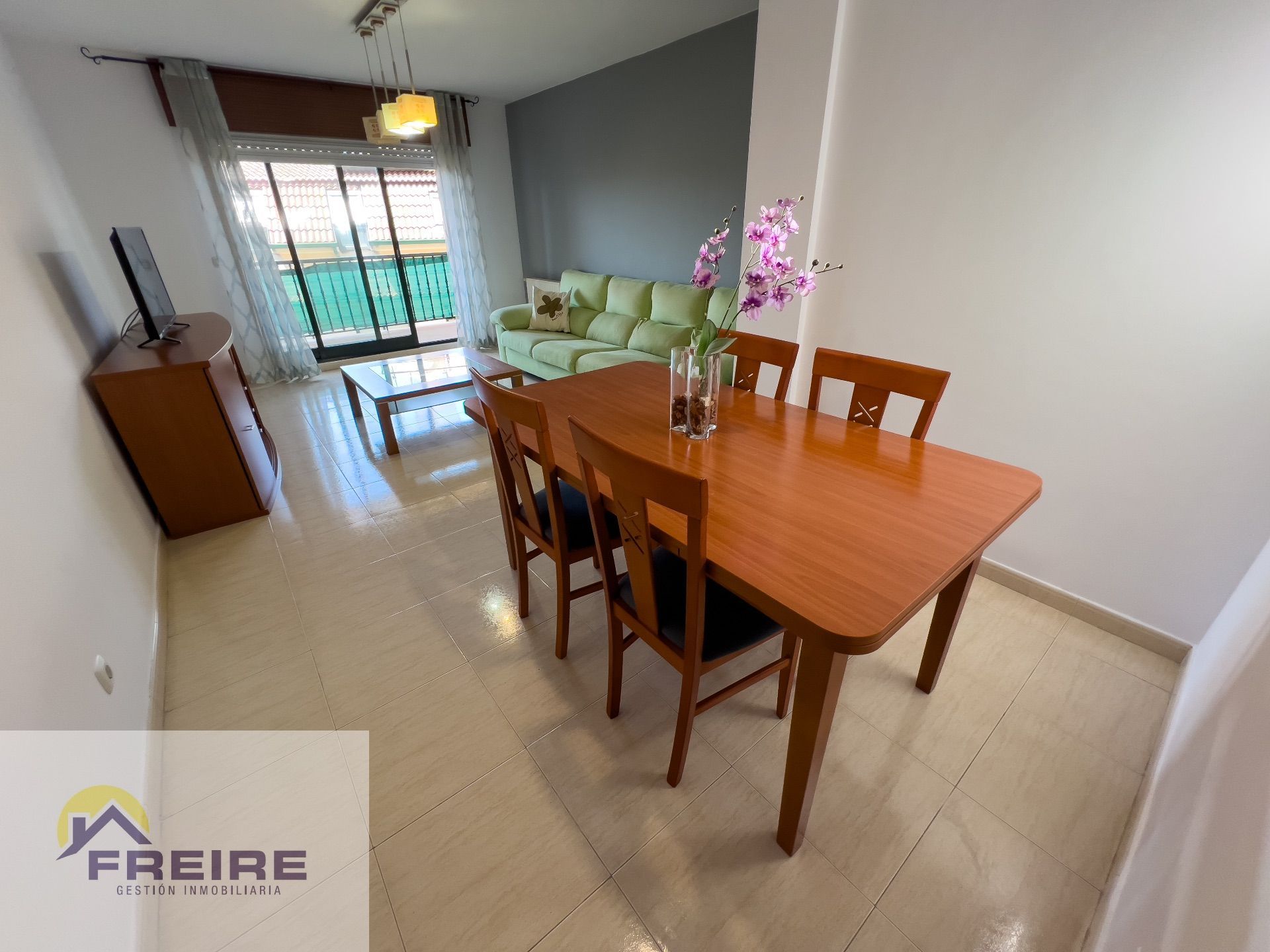 Menjador de Apartament en venda en Bueu amb Calefacció, Terrassa i Traster