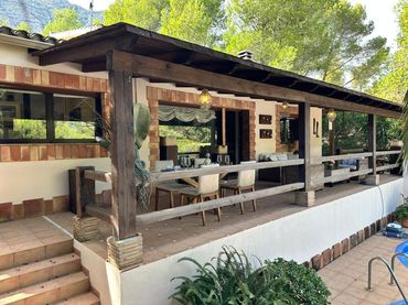 Villa con piscina in vendita a El Montgó
