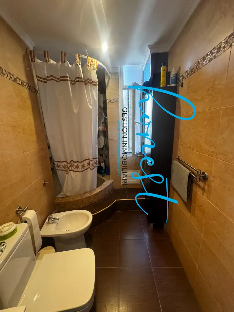Bany de Pis en venda en Torremolinos amb Aire condicionat, Terrassa i Moblat