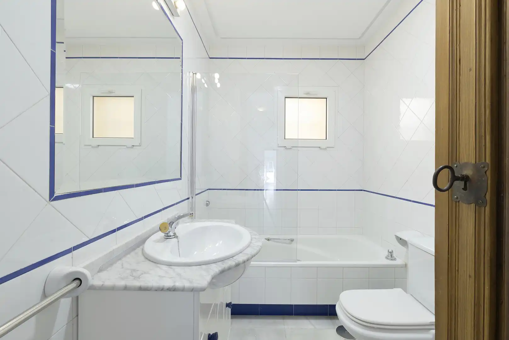 Bathroom of Detached homes for sale in Málaga  with Air Conditioner, Terrace and Swimming Pool