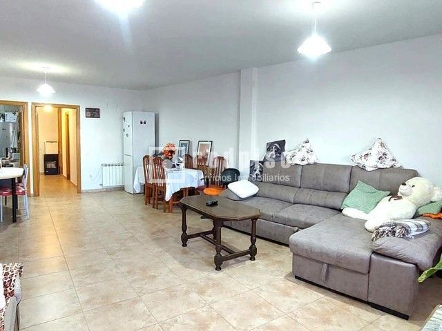 Sala d'estar de Pis en venda en Cebolla amb Calefacció i Terrassa