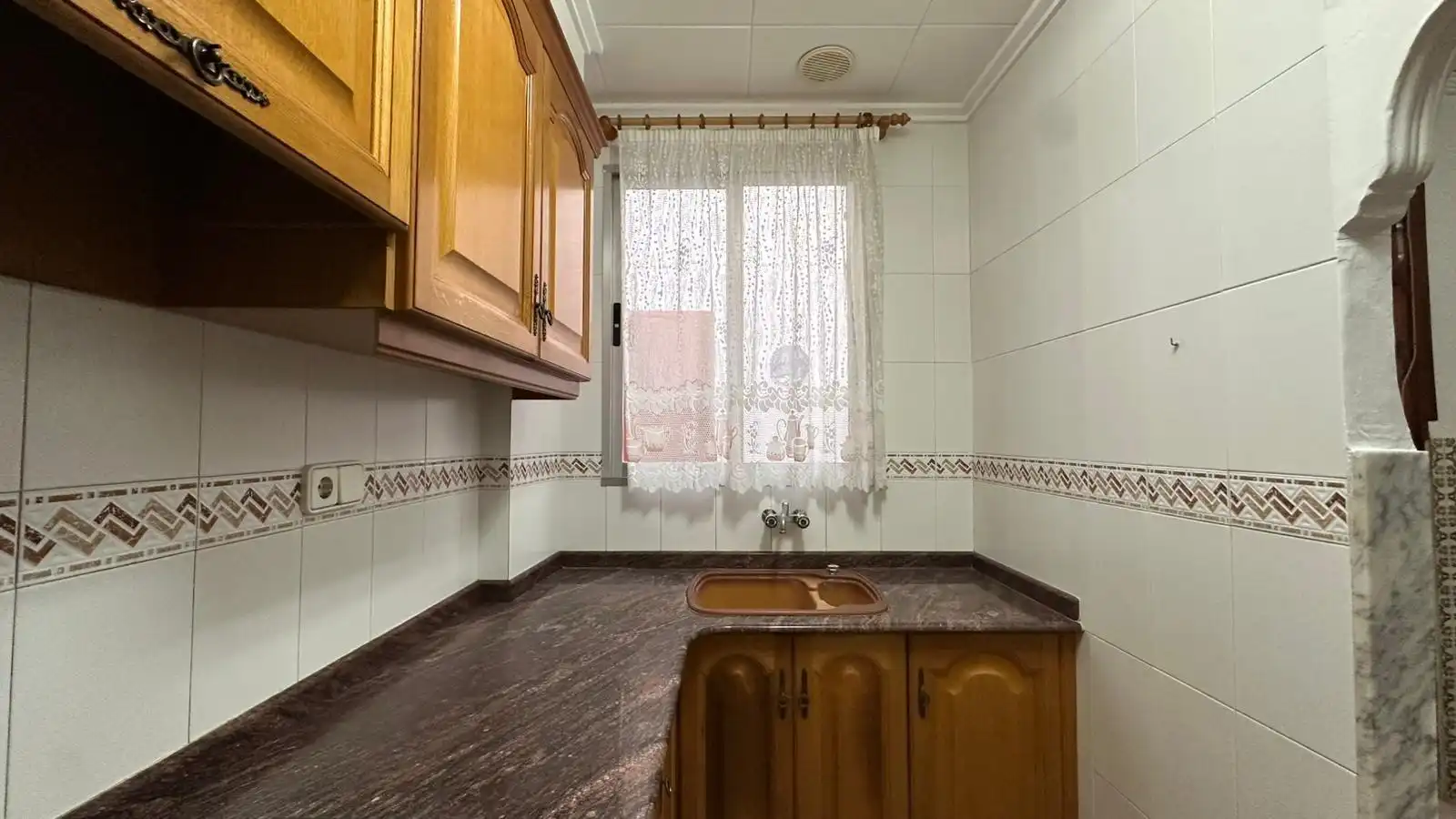 Kitchen of Houses for sale in L'Alcúdia  with Air Conditioner, Terrace and Storage room