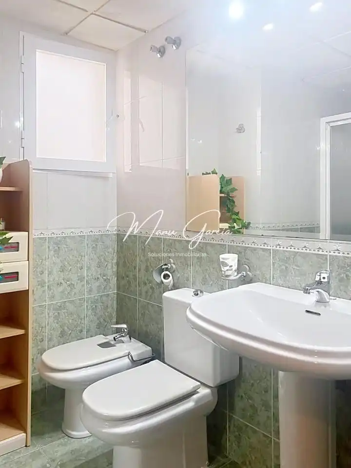 Badezimmer von Wohnung zum Verkauf in Lucena mit Klimaanlage, Heizung und Abstellraum