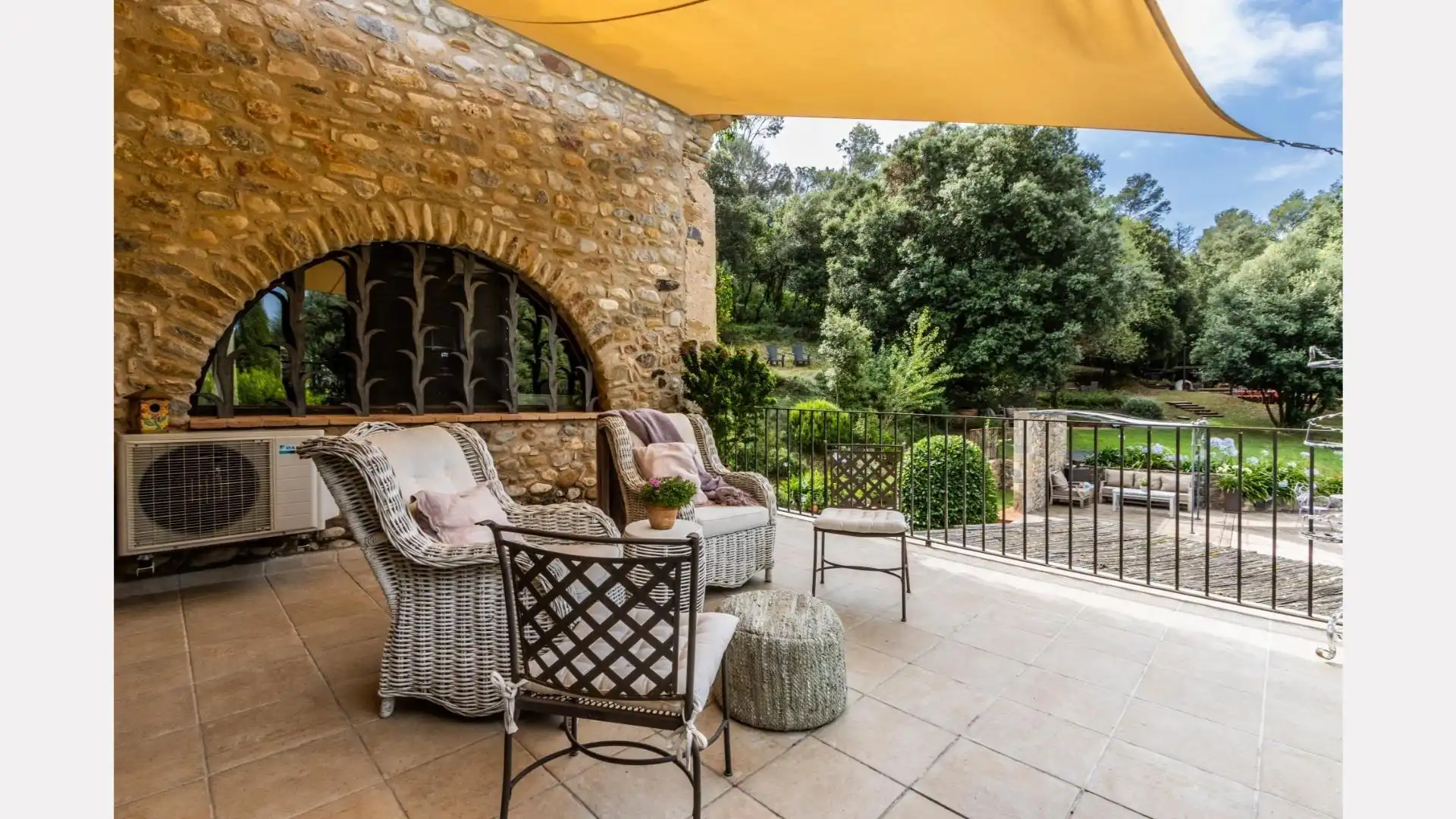 Terraza de Finca rústica en venta en Esponellà con Aire acondicionado, Calefacción y Jardín privado