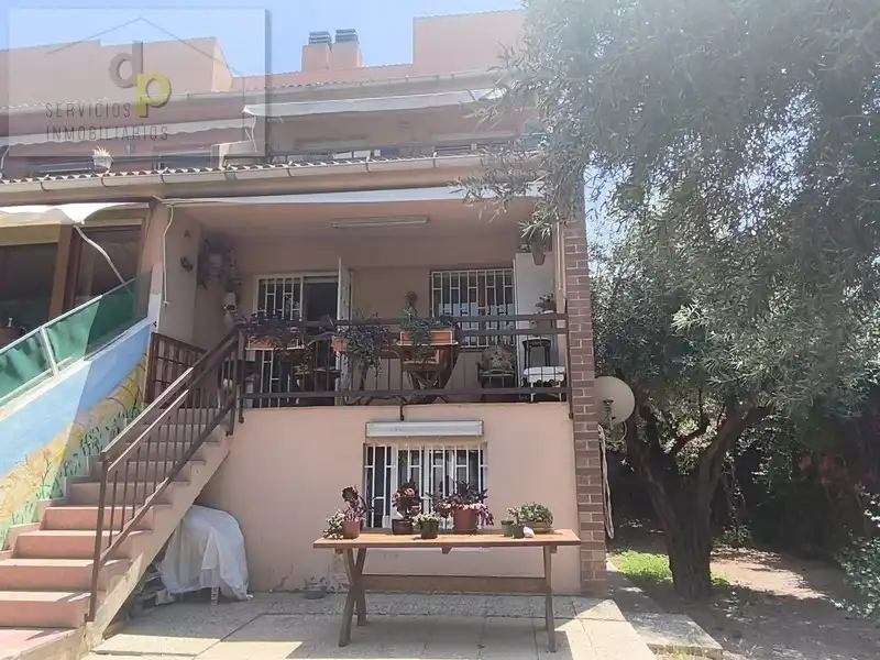 Vista exterior de Casa adosada en venda en Sant Joan d'Alacant amb Jardí privat, Terrassa i Traster
