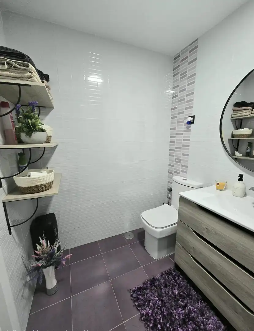 Bathroom of Flat for sale in Málaga  with Air Conditioner, Terrace and Storage room