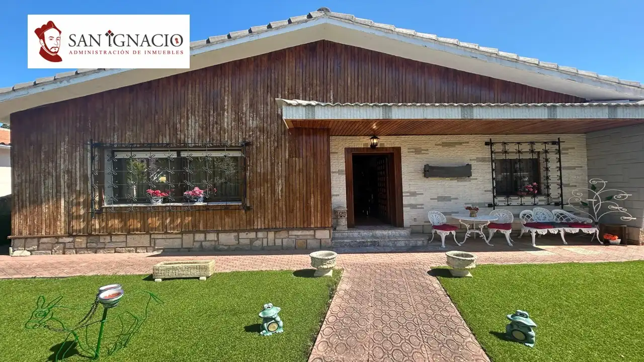 Vista exterior de Casa o chalet en venta en Villarcayo de Merindad de Castilla la Vieja con Calefacción, Jardín privado y Piscina