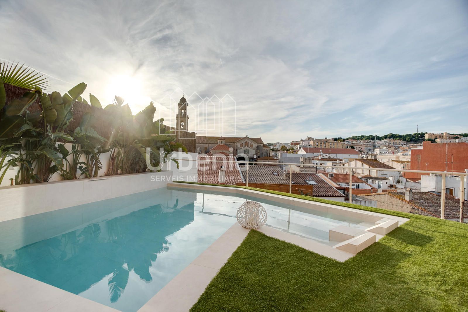 Schwimmbecken von Haus oder Chalet zum verkauf in Canet de Mar mit Klimaanlage, Heizung und Privatgarten