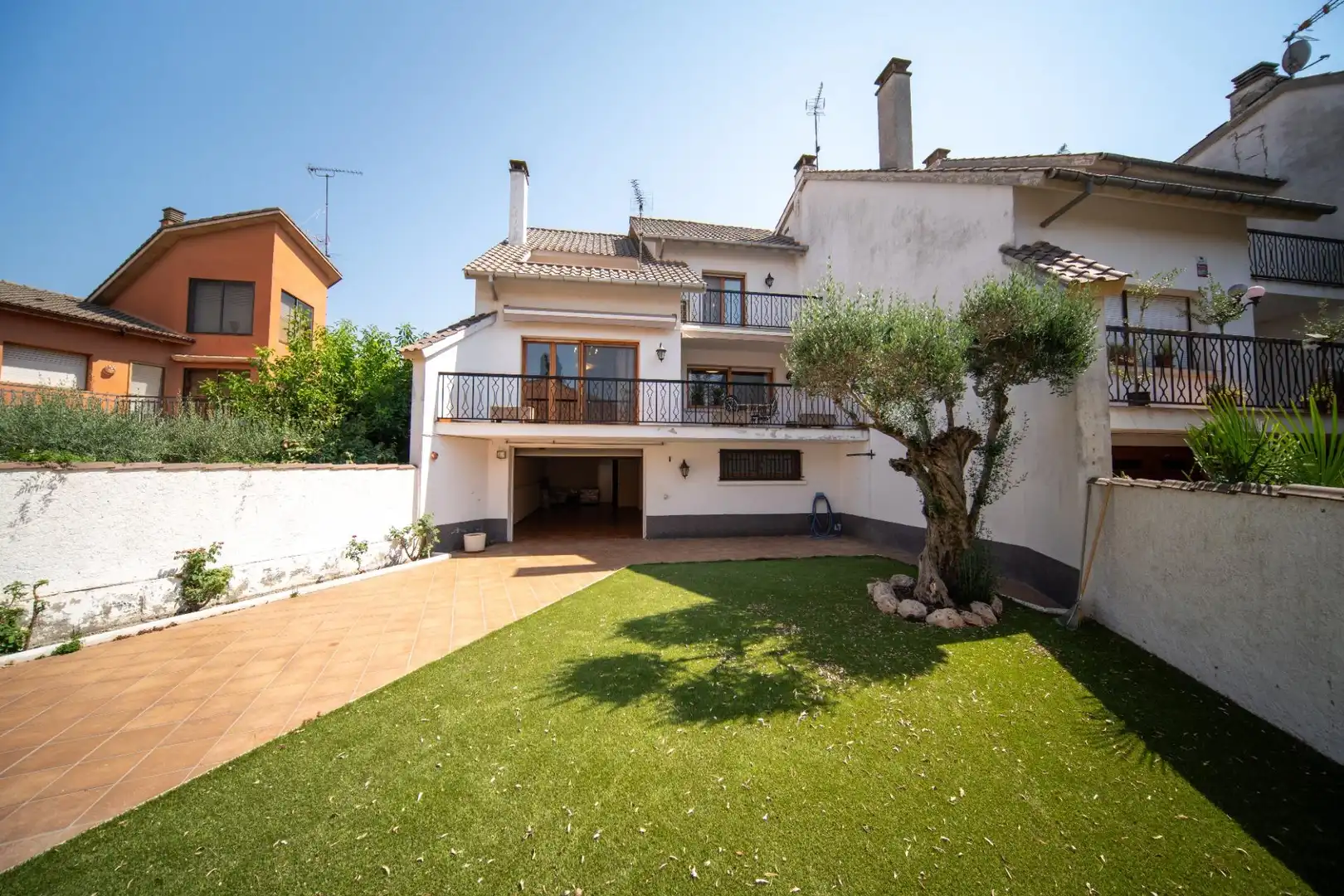 Vista exterior de Casa o xalet en venda en Calaf amb Calefacció, Terrassa i Moblat