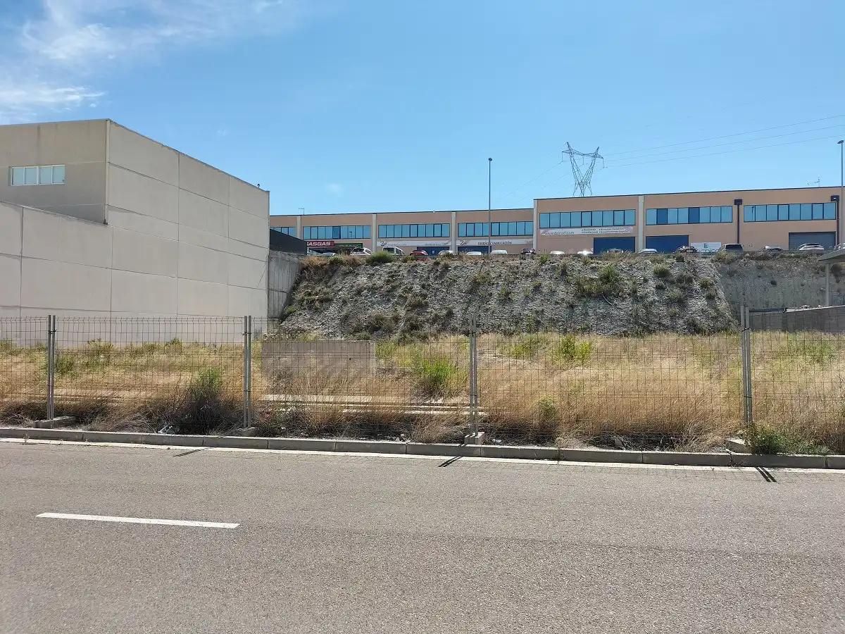 Terreny industrial en venda a Calle Peña Oroel 47