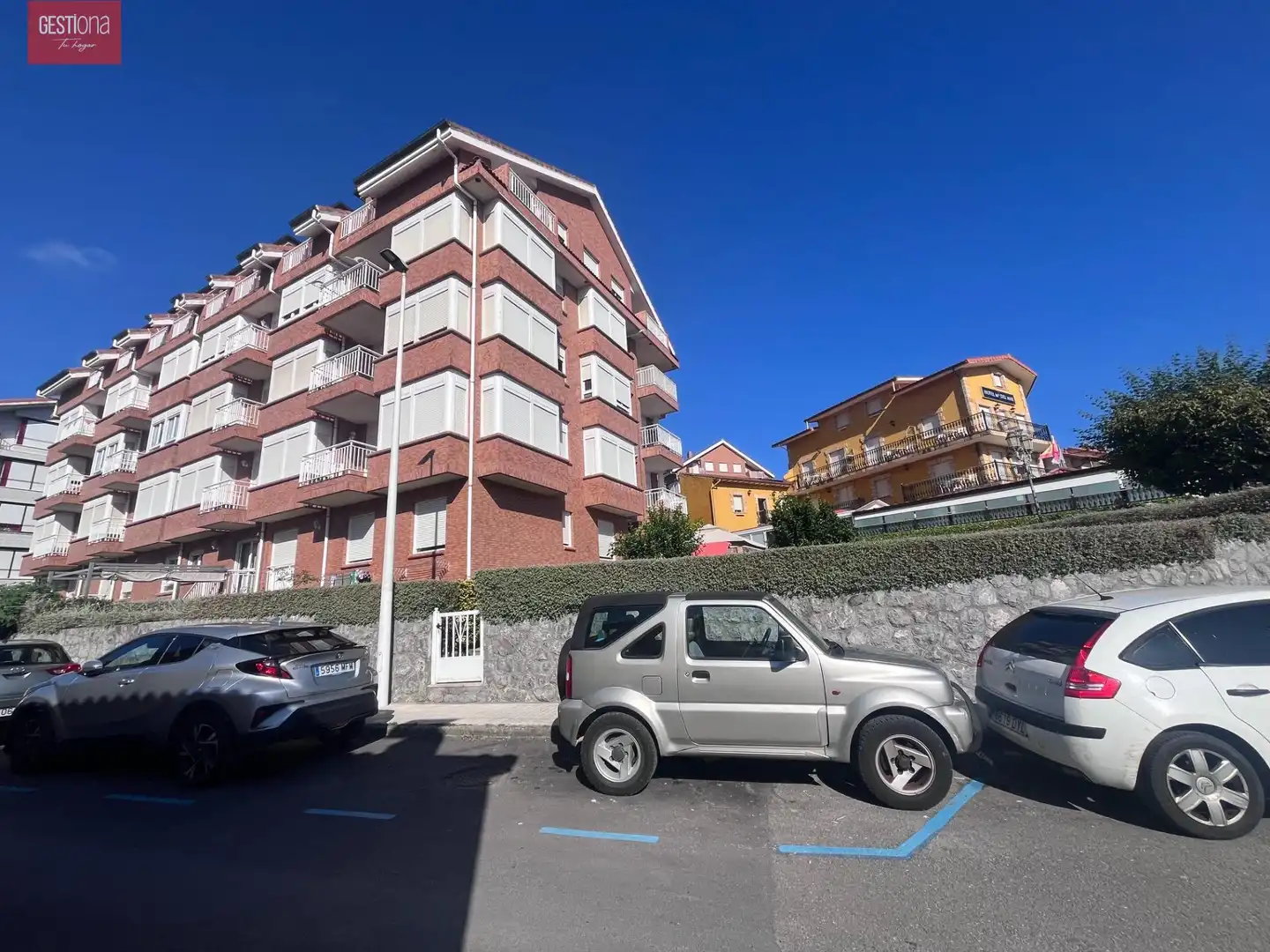 Parkplatz von Dachboden zum Verkauf in Noja mit Heizung, Terrasse und Möbliert