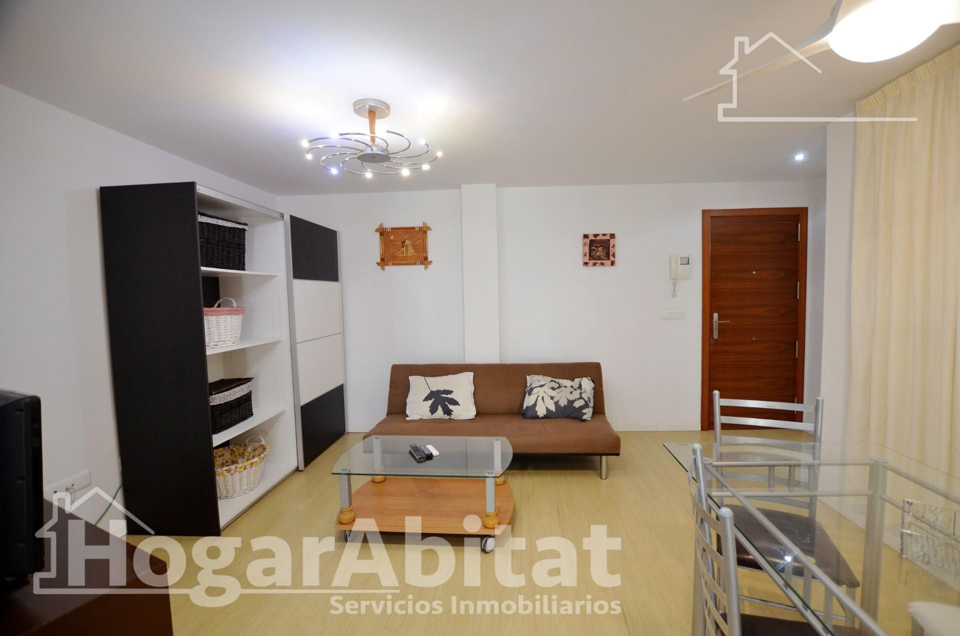 Living room of Flat for sale in Alicante / Alacant  with Parquet flooring and Community pool