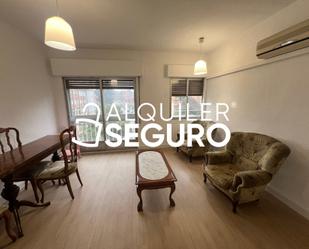 Living room of Flat to rent in  Madrid Capital  with Air Conditioner, Heating and Furnished